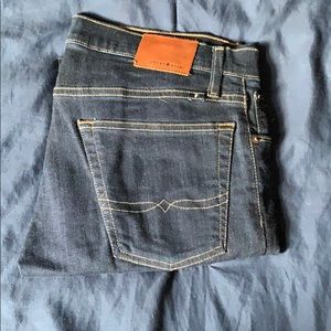 Lucky brand jeans.